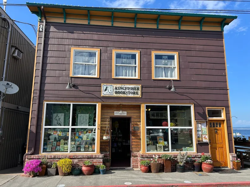Kingfisher Bookstore Waterside - Image 1