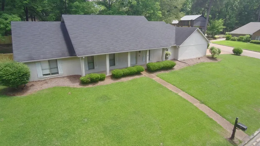 The HANLEY House  Golfcourse Community - Image 1