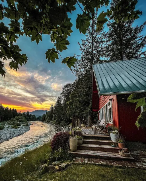 Riverfront*HotTub*WiFi*Outdoor Shower*7 Beds* - Image 1