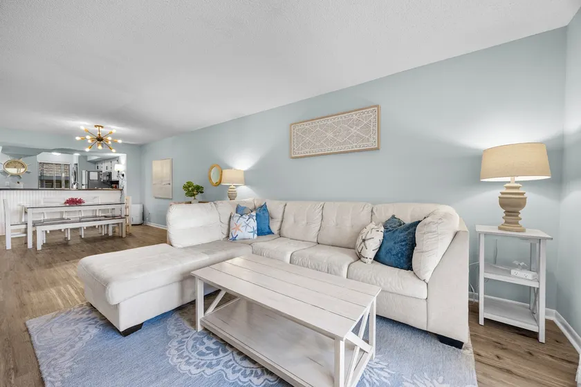 3bds 2ba *walk to beach *2 pools *family friendly - Image 1