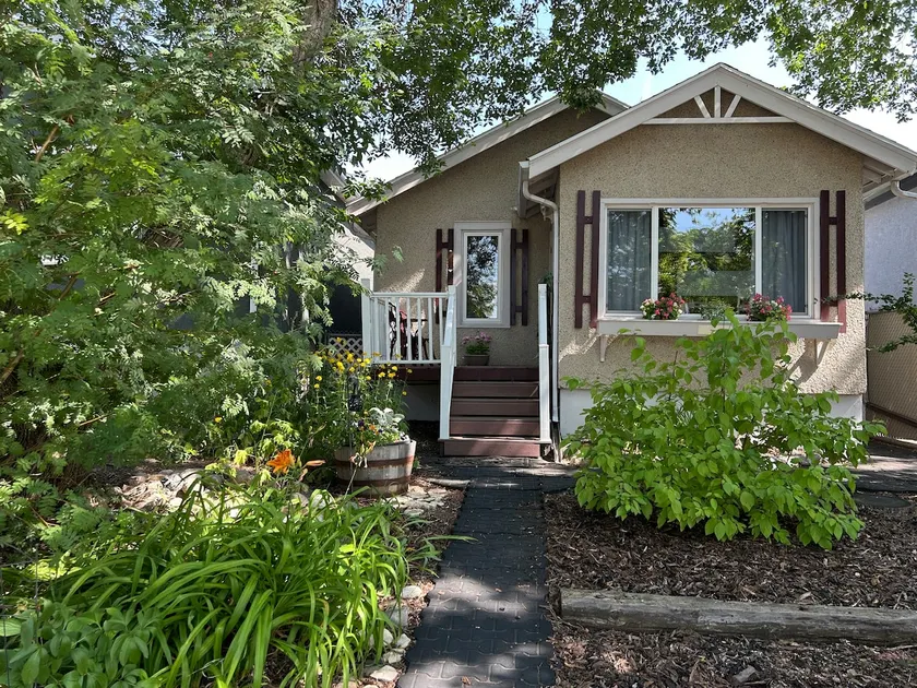 Clean n’ Quiet 2 Bedroom House - Image 1