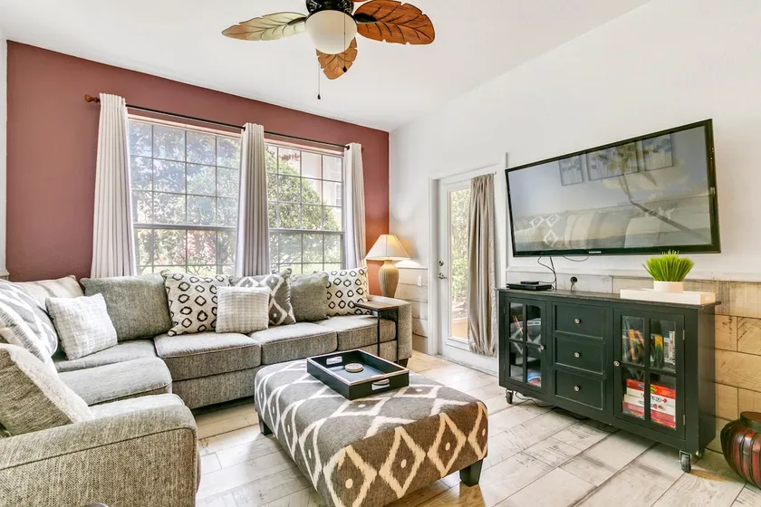 3 Bedroom/ 2 Bathroom Windsor Hills (7675-105 CS) - Image 1