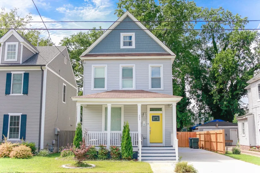 5 Min to Downtown & Ghent, Fenced Yard, Firepit - Image 1