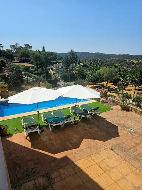 Pleasant luxury villa with pool and great views. - Image 1