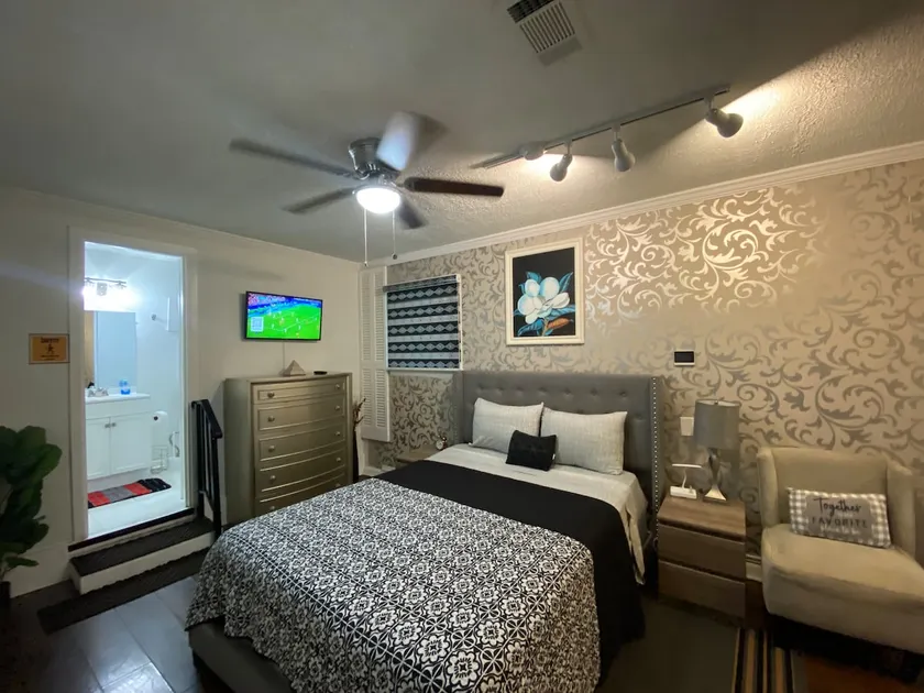 Magnolia Suite Vacation Home -Private Entry, Old Canton N. Jackson - Image 1
