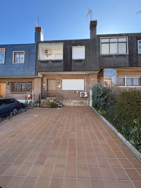 A detached house in the Sierra de Madrid. Cabanillas - Image 1