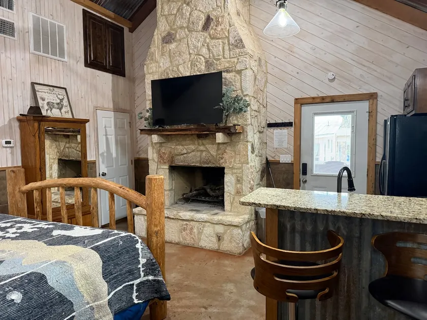Lodge on Main st-Bandera America!! - Image 1