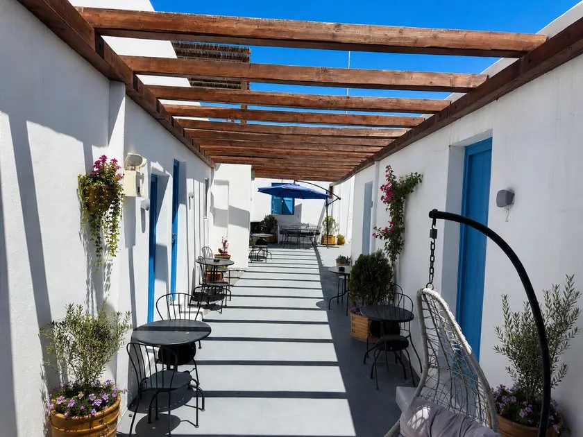 ELEVEN KEYS APARTMENTS - Image 1