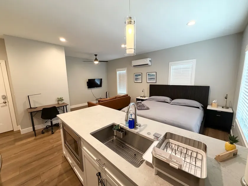 Modern Studio Apartment in Heart of CWE - Image 1