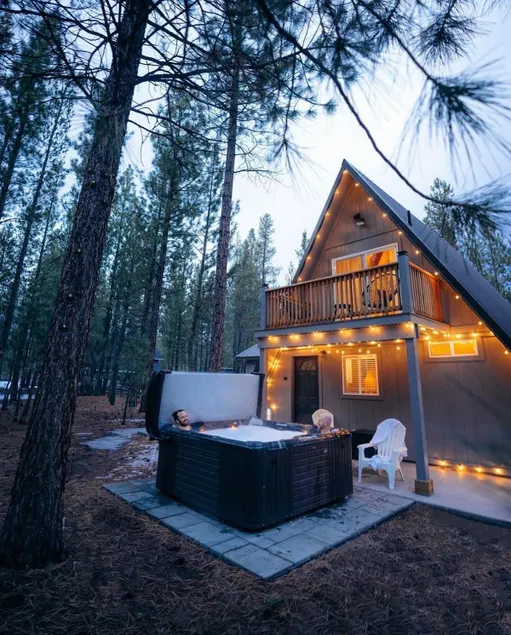A-Frame cabin • hot tub • near Bend • Crater Lake - Image 1