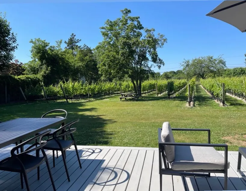 Private Vineyard Estate in Orient Village w Pool / AC / Walk to Beach & Town - Image 1