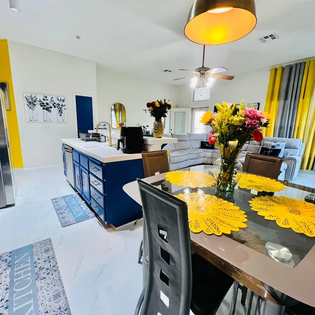 Modern & Cozy Retreat |Game Room | Family-Friendly - Image 1