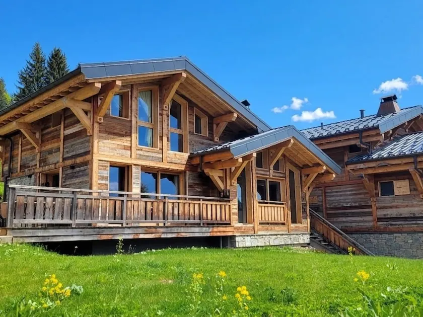Chalet de luxe aux Gets avec jacuzzi et animaux admis, proche pistes - Image 1