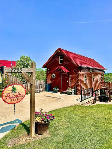 ParadisePeak Hummingbird Cabin with indoor Jacuzzi in the heart of Amish Country - Image 1