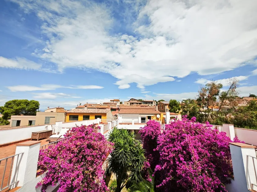 El Penell, Two-bed apartment 3 - Image 1