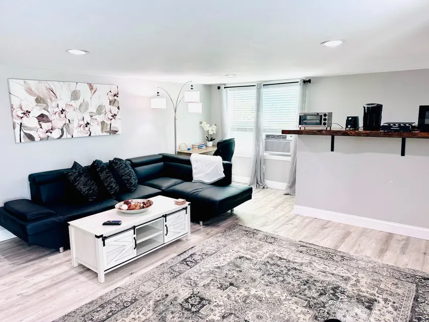The Queens Suite - Image 1