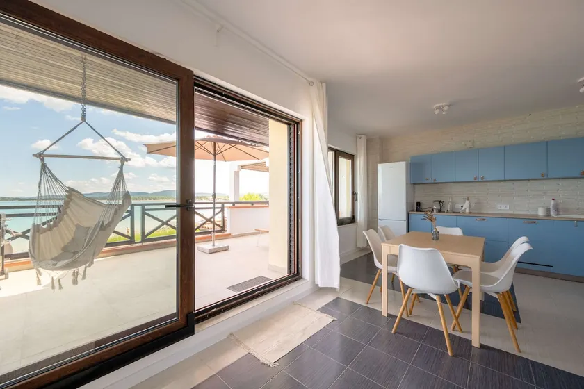 Spacious 3BD flat with PARKING and SEA VIEW by Flat Mаnаger - Image 1