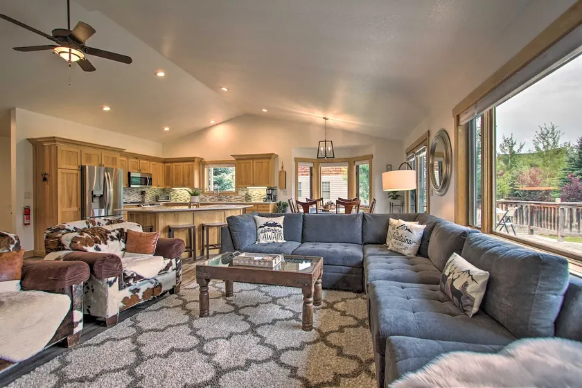 6 Mi to Big Sky Resort! Group Retreat w/ Mtn Views - Image 1