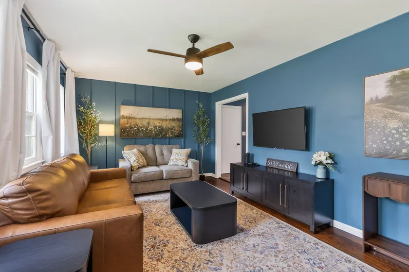 NEWLY renovated | 7 Mins to Arrowhead | Fast WiFi - Image 1