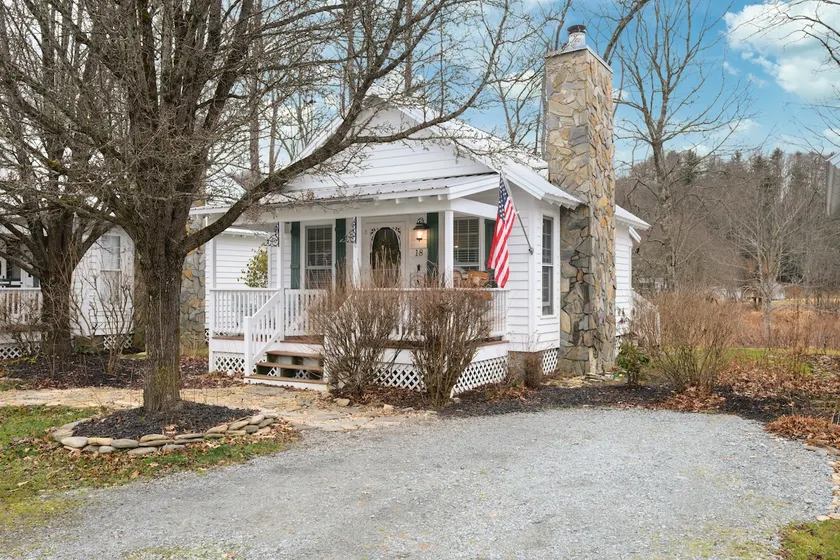 Riverfront Cottage / Fish Camp Getaway - Image 1