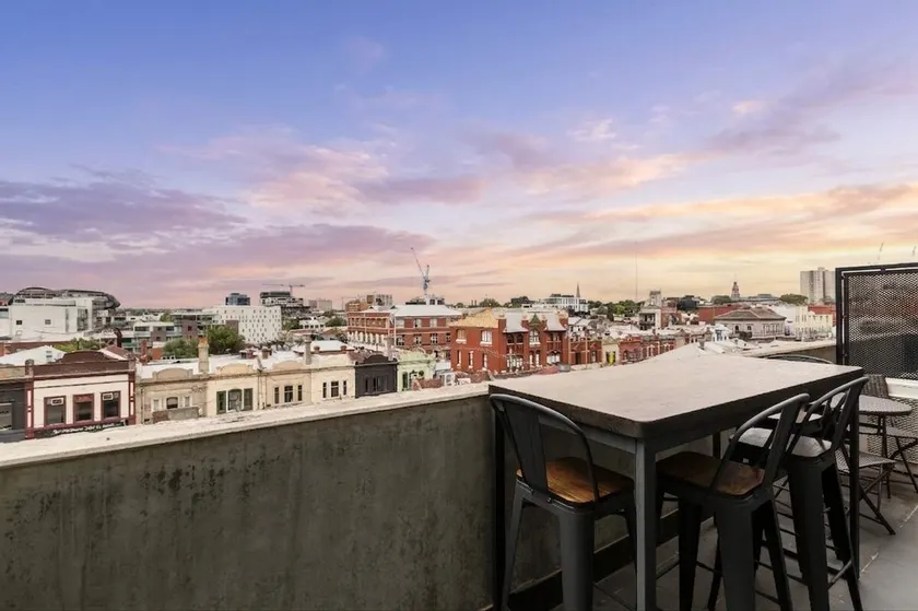 Sunrise rooftop views above eclectic Fitzroy - Image 1