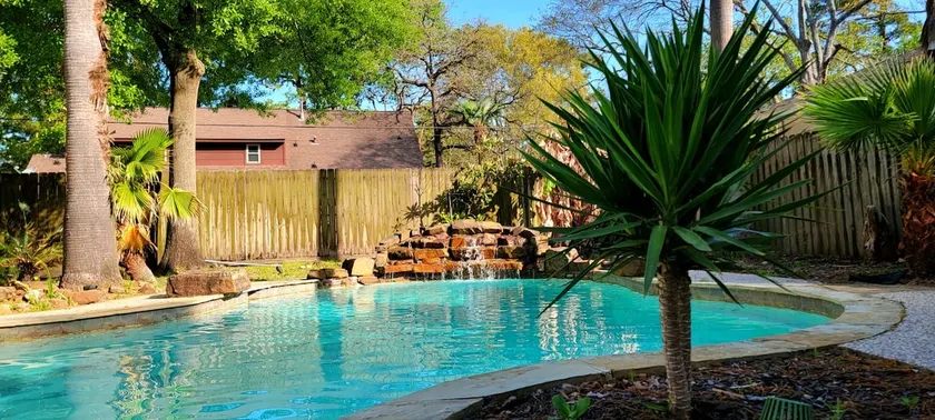 beautiful comfortable house with pool - Image 1