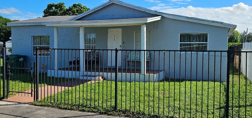 Modest Miami Guest House - Image 1
