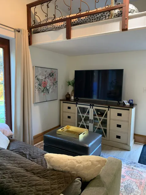 Charming Character Suite near downtown Courtenay - Image 1
