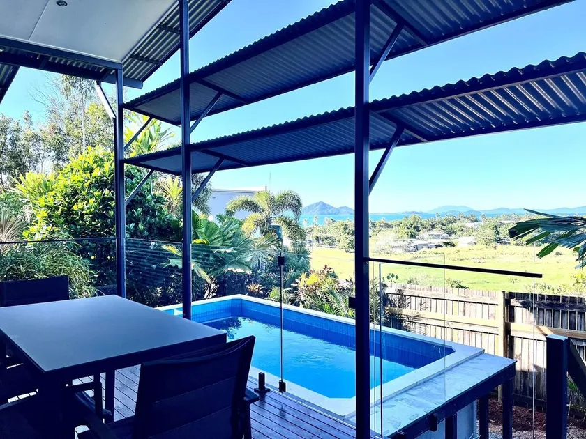 The Rise Dunk Island views and ocean breeze - Image 1