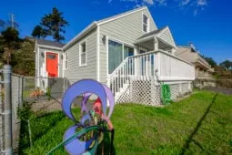 Brand new remodeled 4 bedrooms home on the pier - Image 1