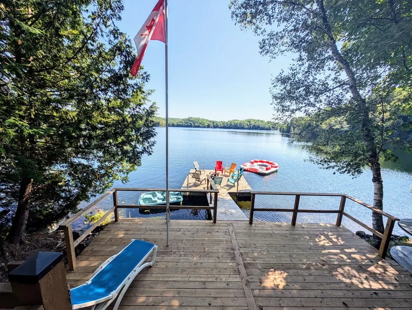 Lakefront Cozy Cottage full of Natural Light - Image 1
