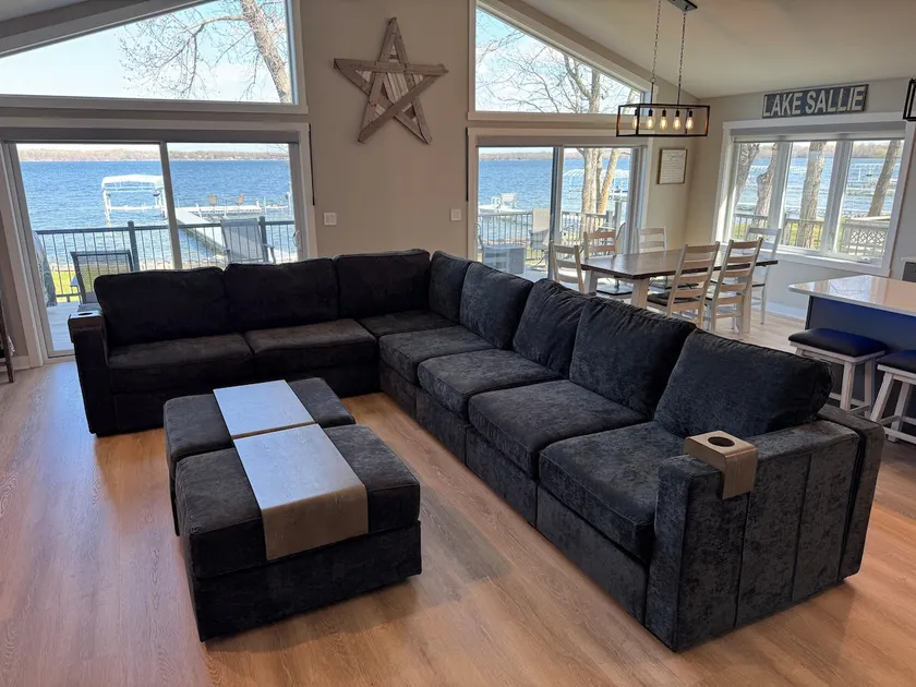 Lake Sallie, King Bed, Sunsets, 4k Tv's - Luxury - Image 1