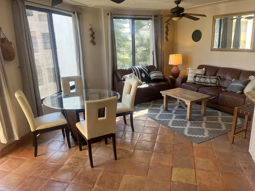 Lovely 2 bed/2bath in private gated community - Image 1