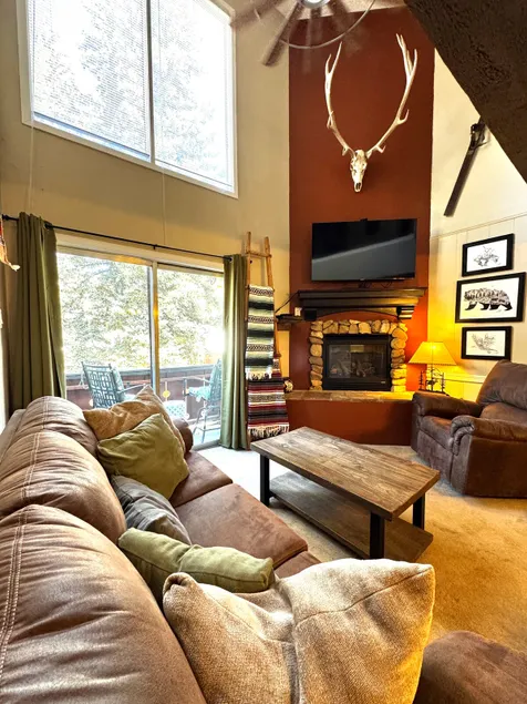19B - 3 Bedroom Loft w/ 2 Bathrooms - Image 1