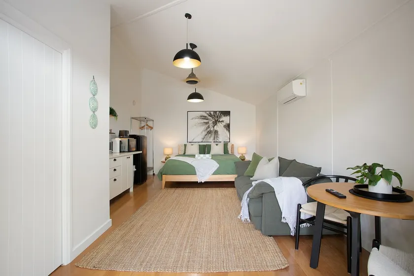 Tallows Beach Studio, dog friendly, modern, quiet! - Image 1