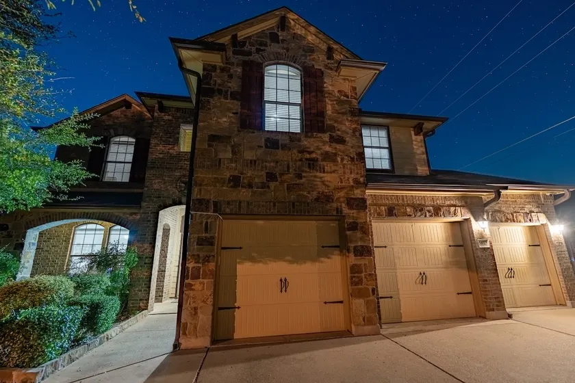 Spanish Oaks Manor - Image 1