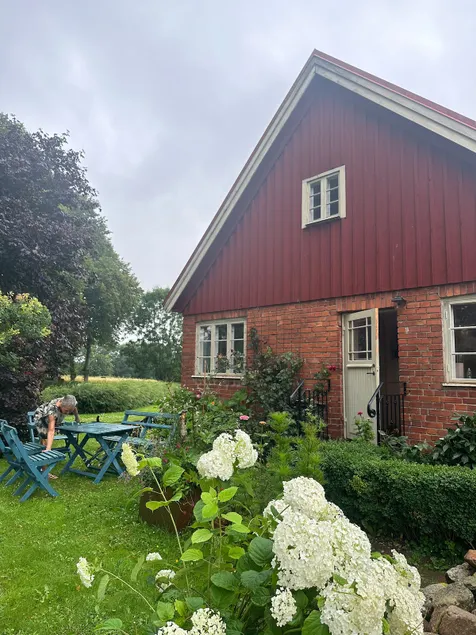 Cozy guest house with its own garden - Image 1