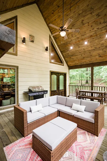 The Roosevelt- Perfect for all! Hot Tub, Free WiFi, FREE Firewood! - Image 1
