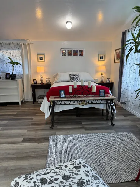 The Grey House- 1200 sq ft of bliss. - Image 1