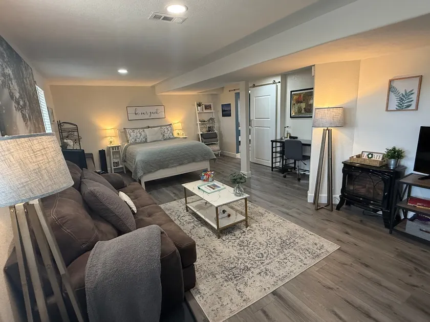 Fox Hill Basement Getaway - Image 1