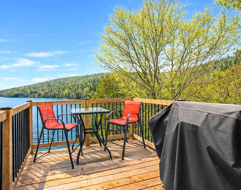La Sagesse #201 – Cozy loft with private balcony / kayaks - Image 1