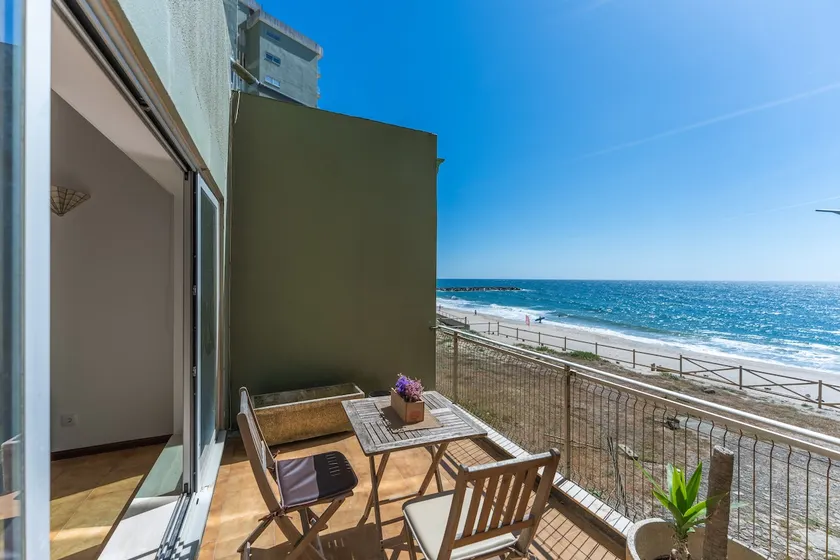 Beach view and Private access T4 Duplex Apartment - Image 1