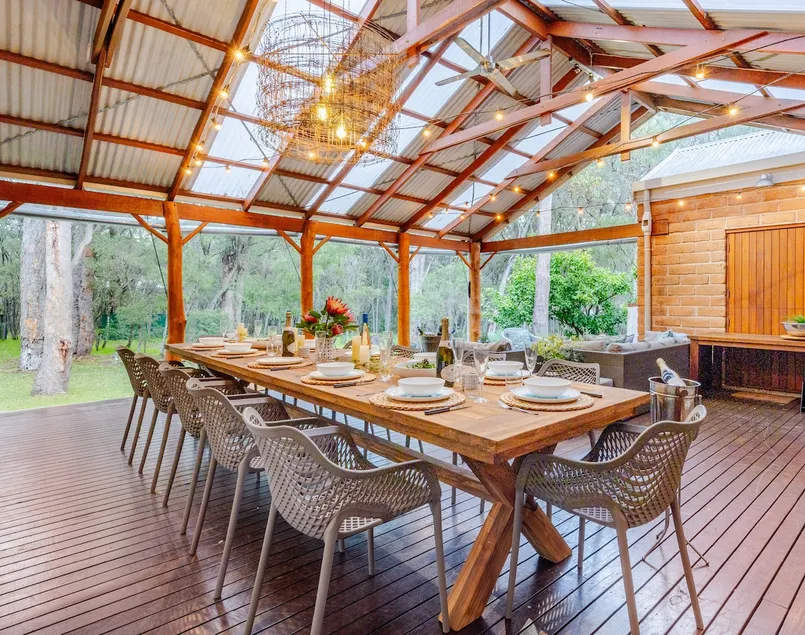 Luxury Bush Retreat- Sleeps 12- Near Beach & Town- Super Winter & Spring Special - Image 1