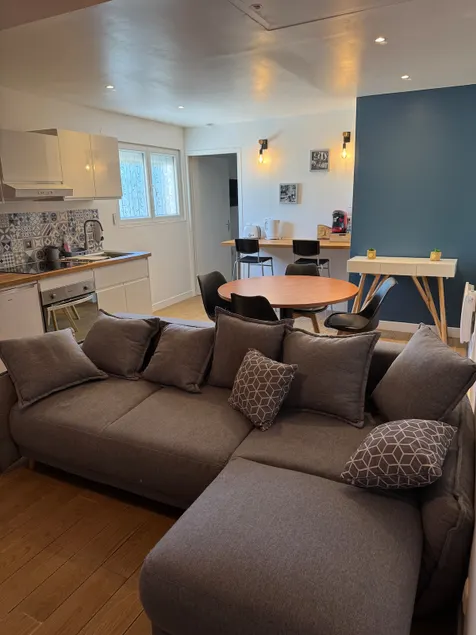 Cozy, (10 min to CDG/Exhibition Center, 25 min to Disney) - Image 1