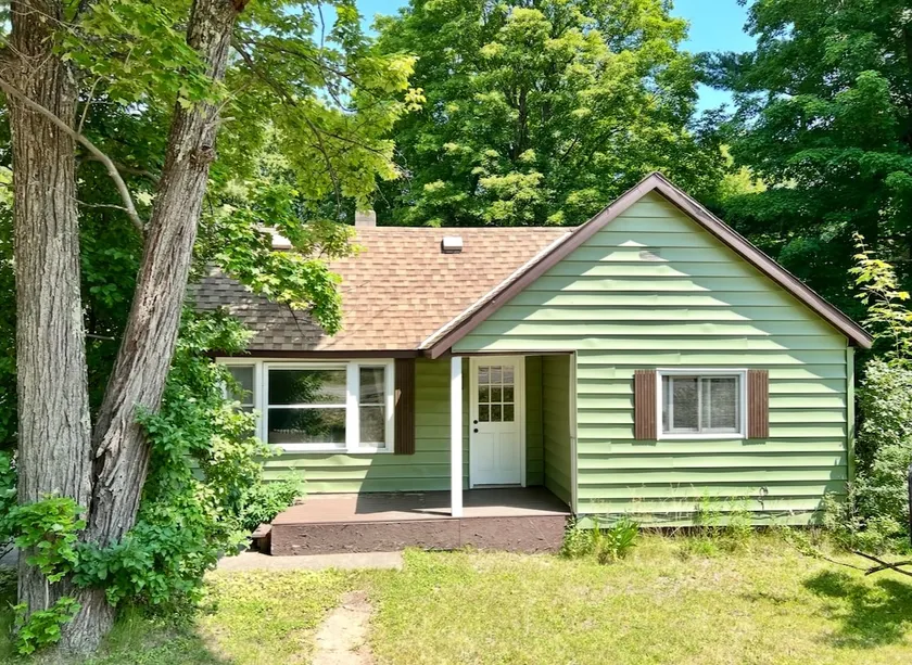 The Perfect Marquette Escape Near Sugarloaf - Image 1