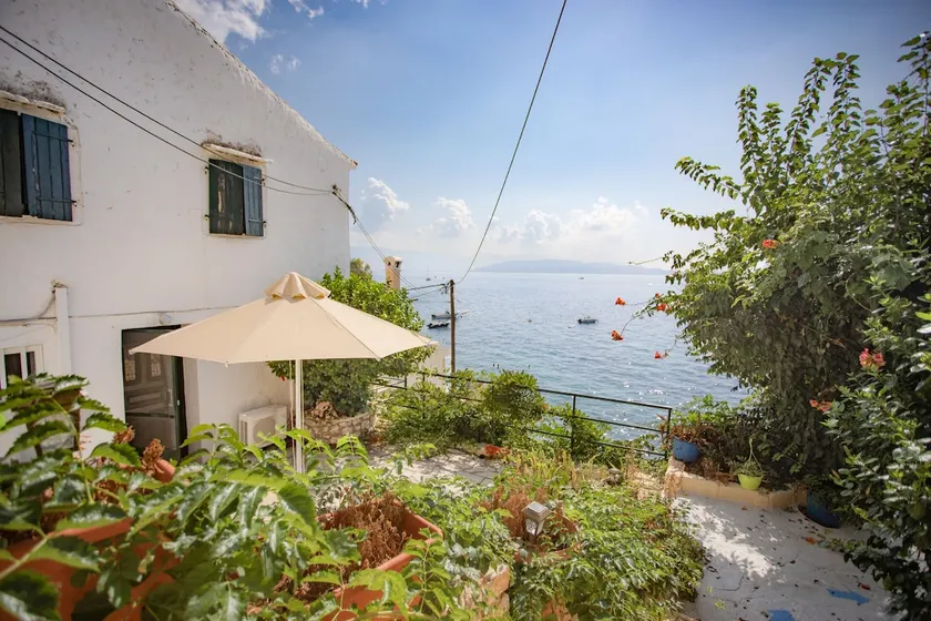 Sea Front Studio Alexandra - Image 1