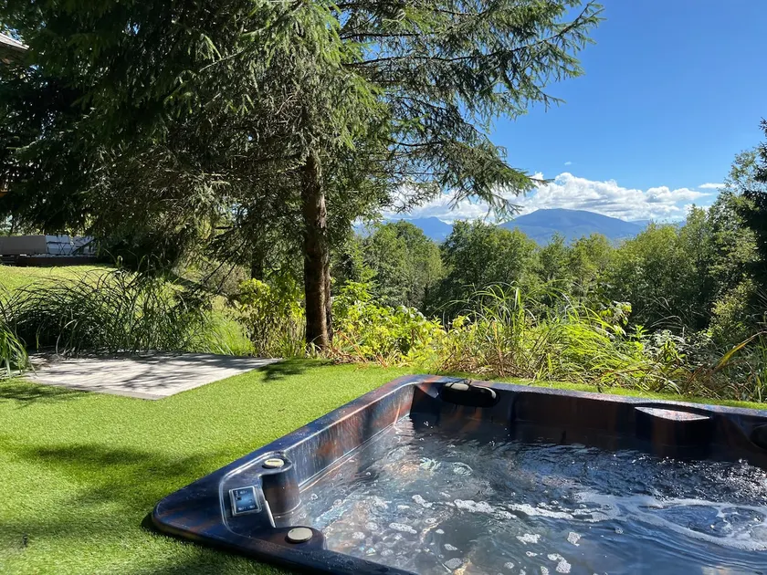 Gite Le Ryokan Chalet with Hot Tub near Annecy - Image 1