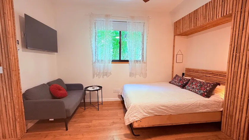 In the Springs valley, small apartment & two bikes - Image 1