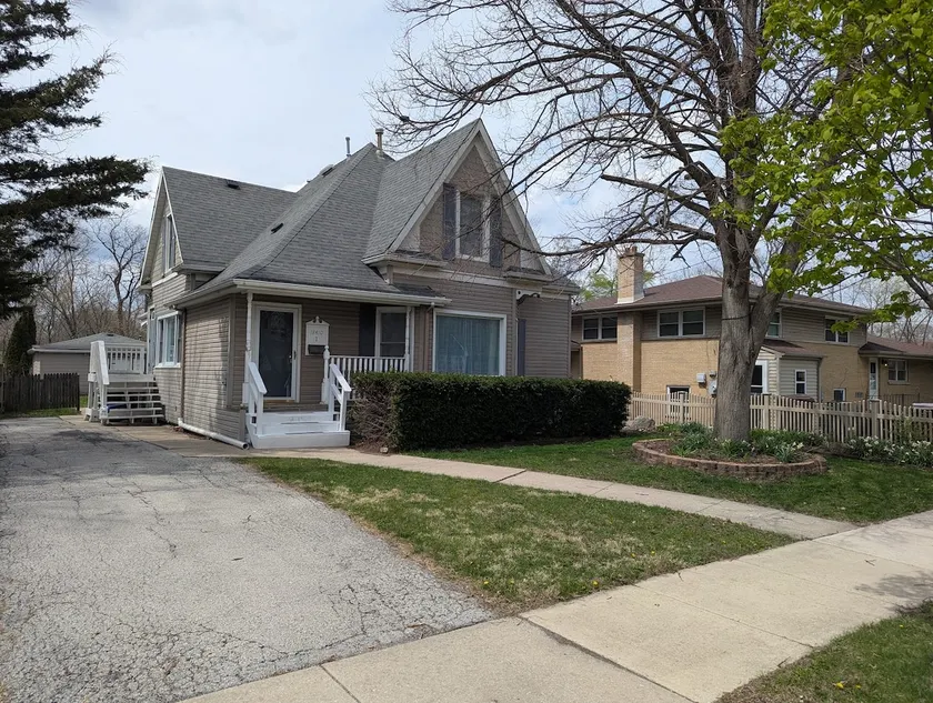 Two Bedroom Apartment Walk to Metra - Image 1