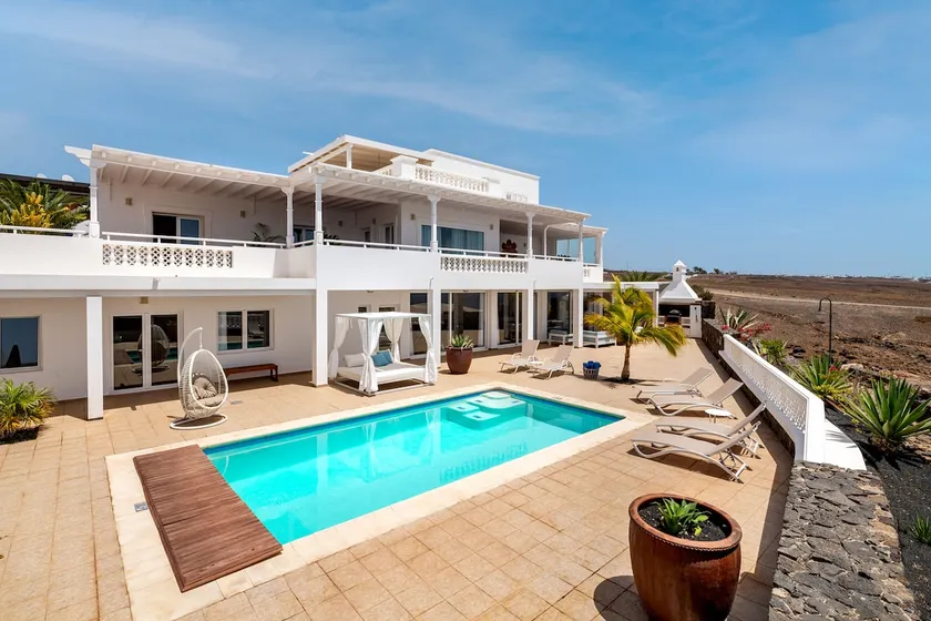 ODIN LUXURY VILLA by Buenavilla - Image 1